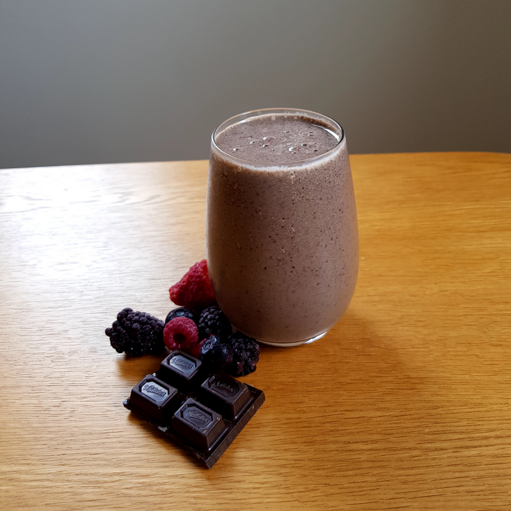 Berry, Spinach and Dark Chocolate Protein Powder Smoothie Kiwi Nutrition