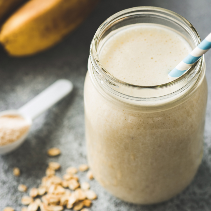 Oat, banana and cinnamon protein powder smoothie